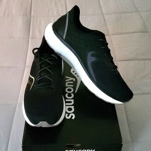 Saucony Hurricane 23